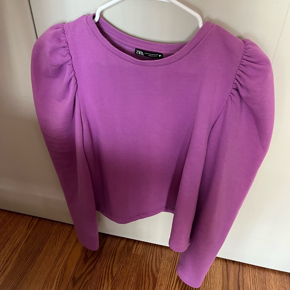 Zara women’s puff sleeve sweatshirt